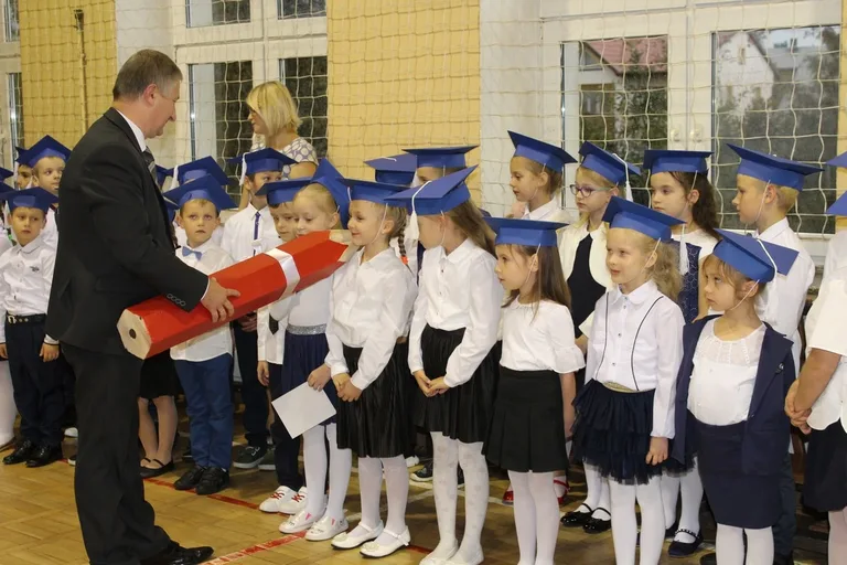 Ślubowanie pierwszoklasistów w "jedynce" (zdjęcia)
