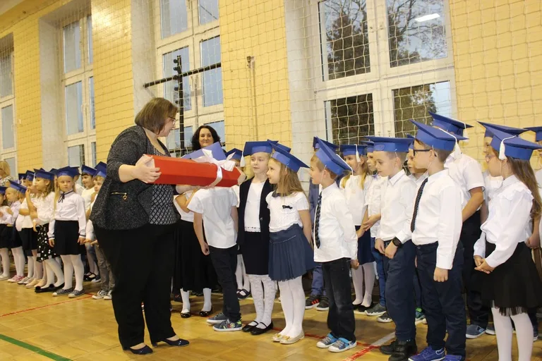 Ślubowanie pierwszoklasistów w "jedynce" (zdjęcia)