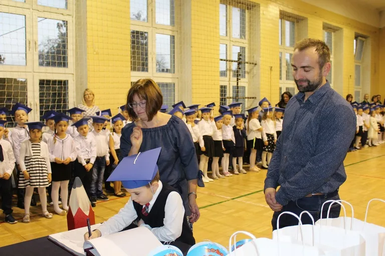 Ślubowanie pierwszoklasistów w "jedynce" (zdjęcia)