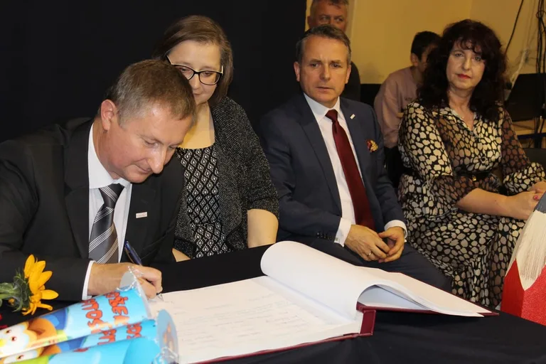 Ślubowanie pierwszoklasistów w "jedynce" (zdjęcia)