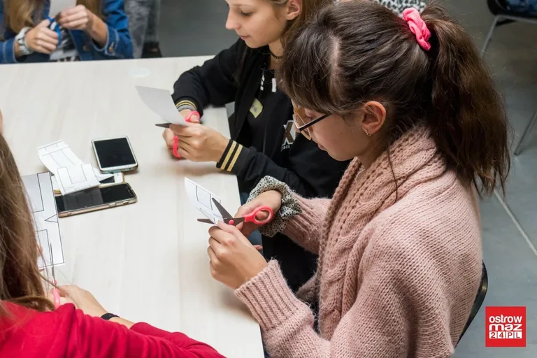 Noc eksperymentów z biblioteką za nami (zdjęcia)