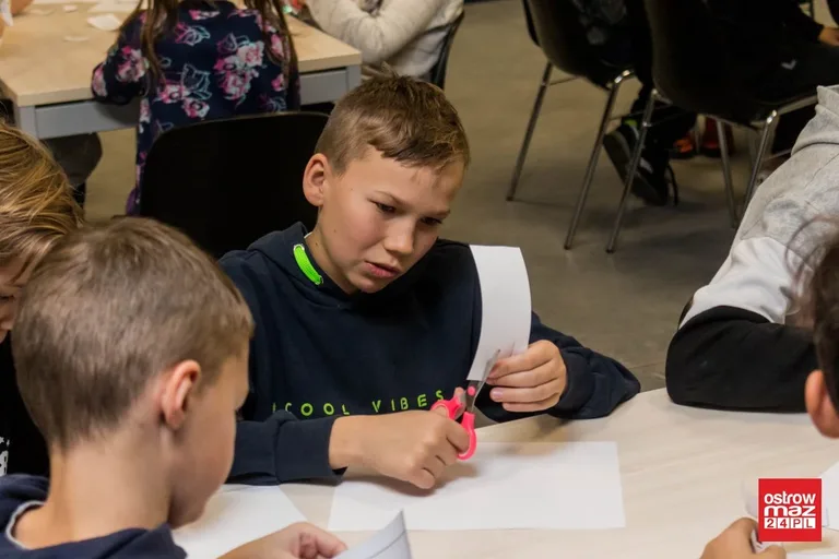 Noc eksperymentów z biblioteką za nami (zdjęcia)