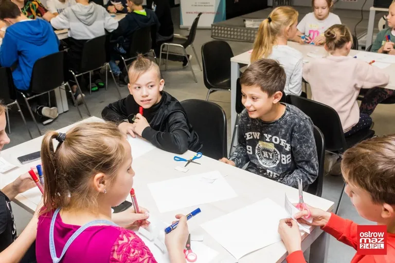 Noc eksperymentów z biblioteką za nami (zdjęcia)