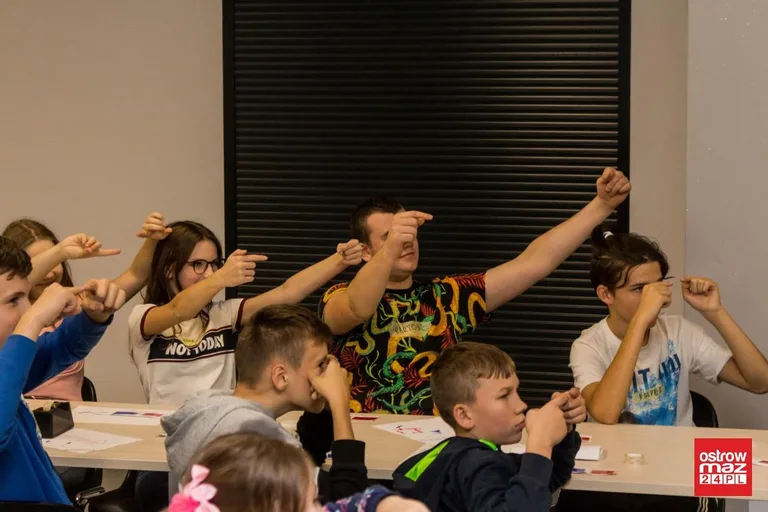 Noc eksperymentów z biblioteką za nami (zdjęcia)
