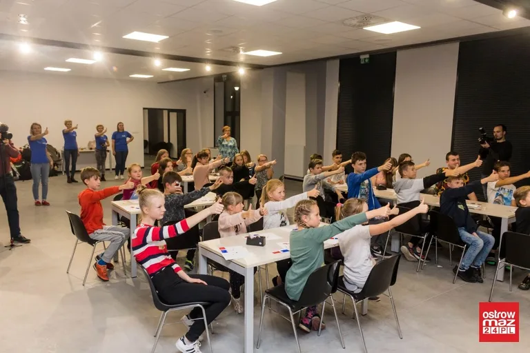 Noc eksperymentów z biblioteką za nami (zdjęcia)