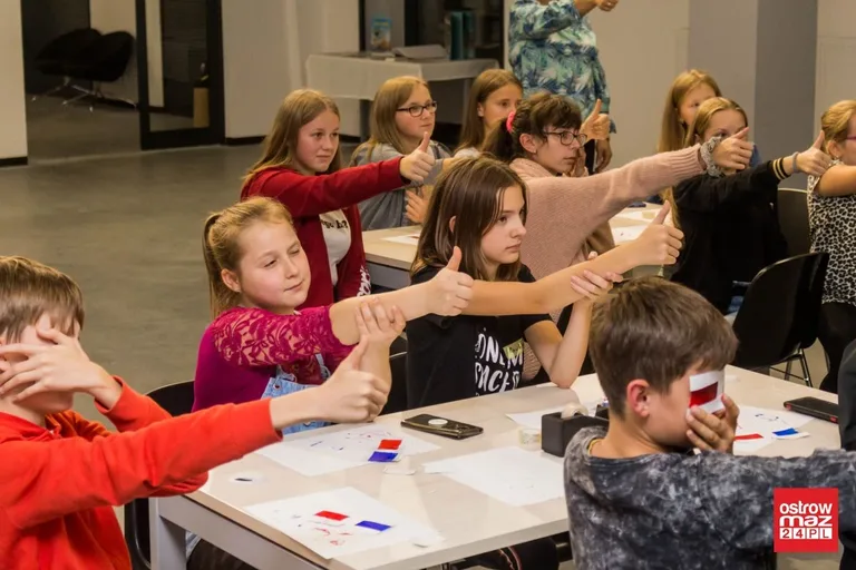 Noc eksperymentów z biblioteką za nami (zdjęcia)