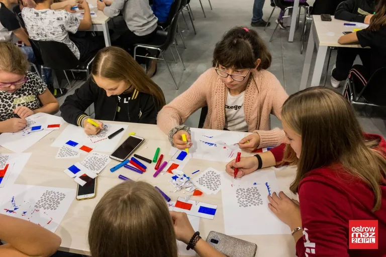 Noc eksperymentów z biblioteką za nami (zdjęcia)