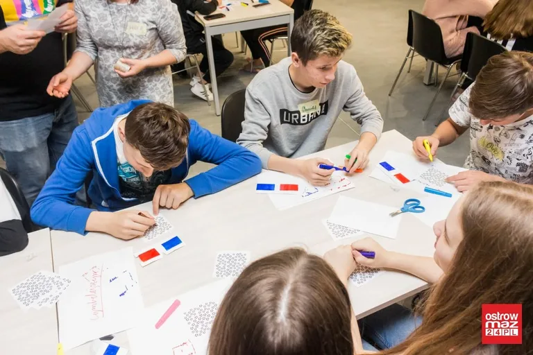 Noc eksperymentów z biblioteką za nami (zdjęcia)