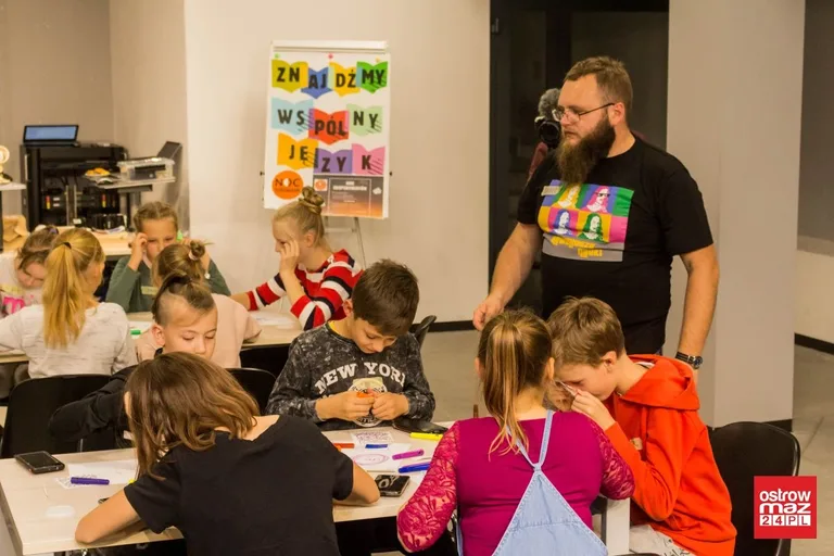 Noc eksperymentów z biblioteką za nami (zdjęcia)