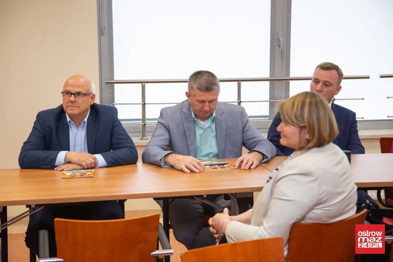Pracownie z powiatu ostrowskiego dofinansowane (zdjęcia)