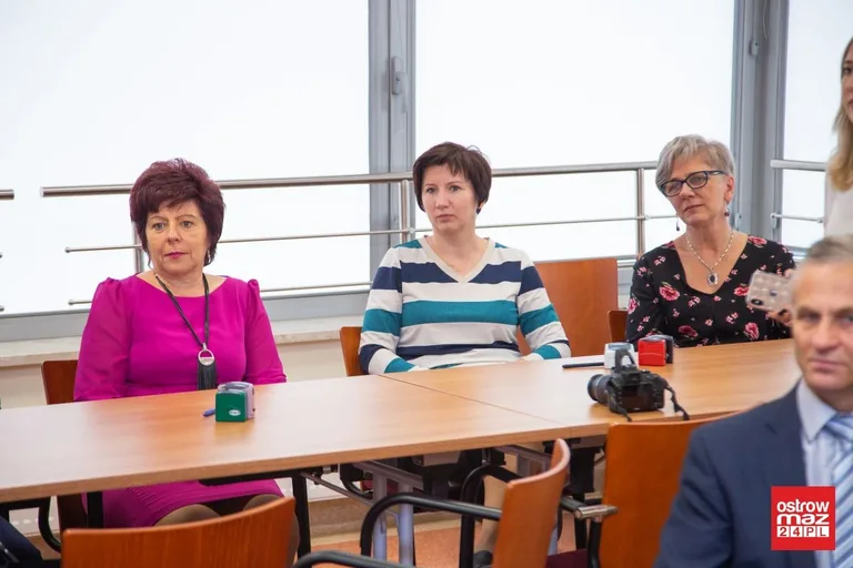 Pracownie z powiatu ostrowskiego dofinansowane (zdjęcia)