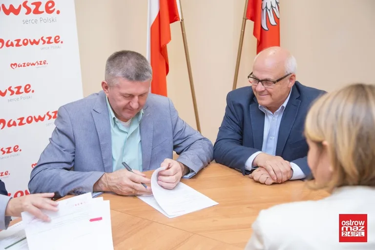 Pracownie z powiatu ostrowskiego dofinansowane (zdjęcia)