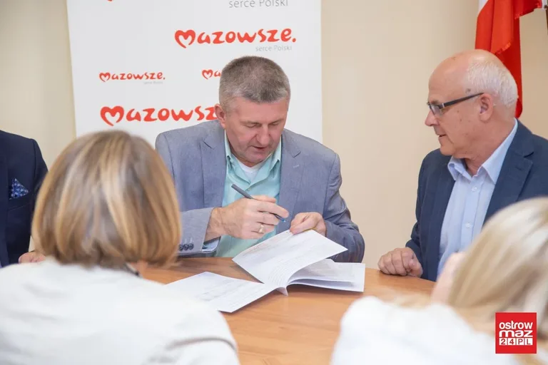Pracownie z powiatu ostrowskiego dofinansowane (zdjęcia)