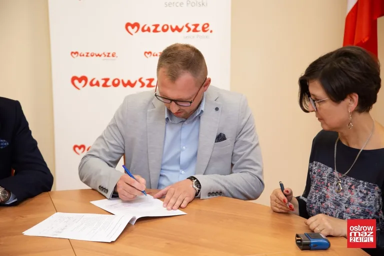 Pracownie z powiatu ostrowskiego dofinansowane (zdjęcia)