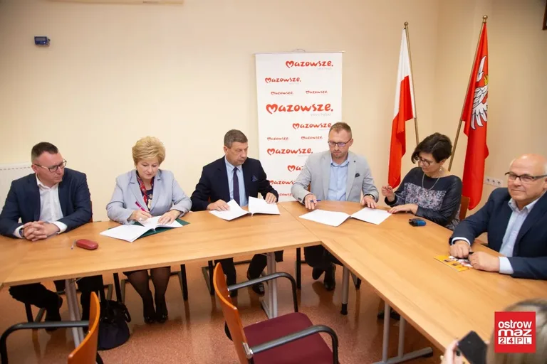 Pracownie z powiatu ostrowskiego dofinansowane (zdjęcia)