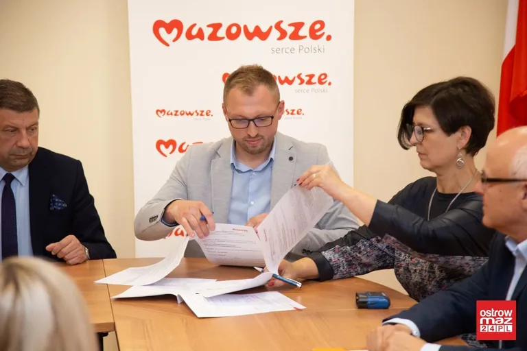Pracownie z powiatu ostrowskiego dofinansowane (zdjęcia)