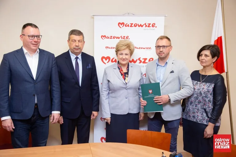 Pracownie z powiatu ostrowskiego dofinansowane (zdjęcia)