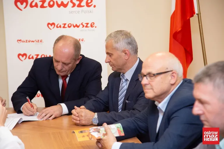 Pracownie z powiatu ostrowskiego dofinansowane (zdjęcia)