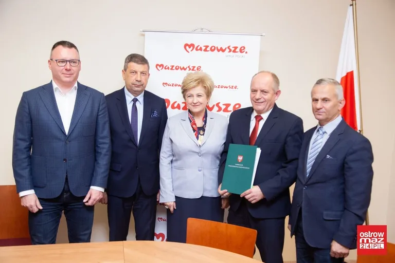 Pracownie z powiatu ostrowskiego dofinansowane (zdjęcia)