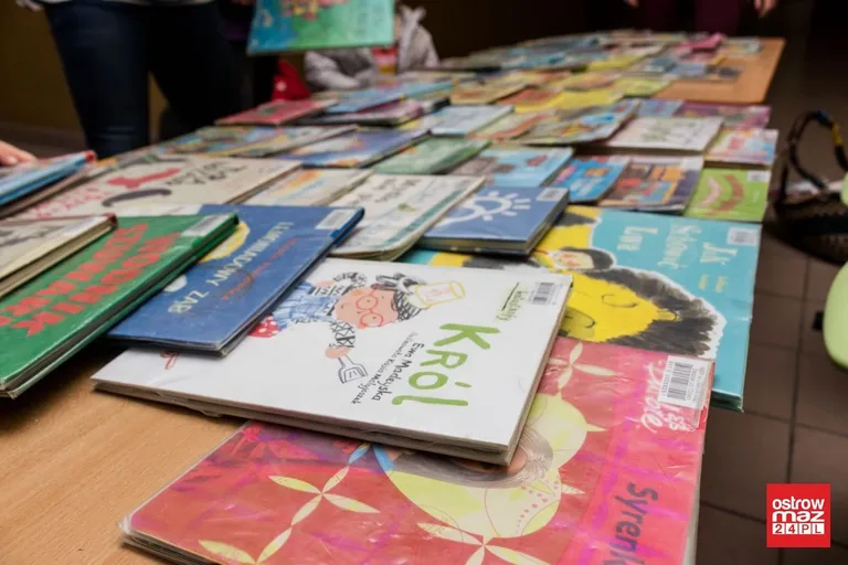 Mobilna biblioteka w oddziale przedszkolnym w "dwójce" (zdjęcia)