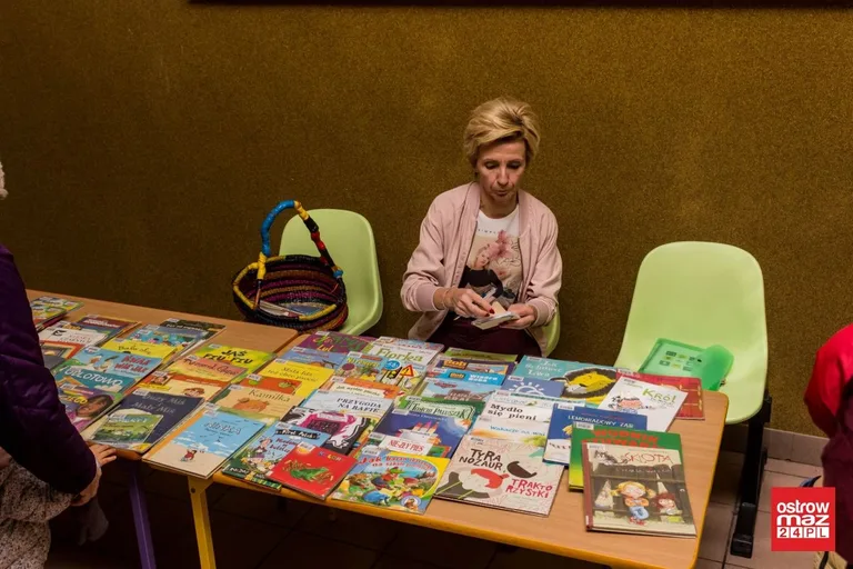 Mobilna biblioteka w oddziale przedszkolnym w "dwójce" (zdjęcia)