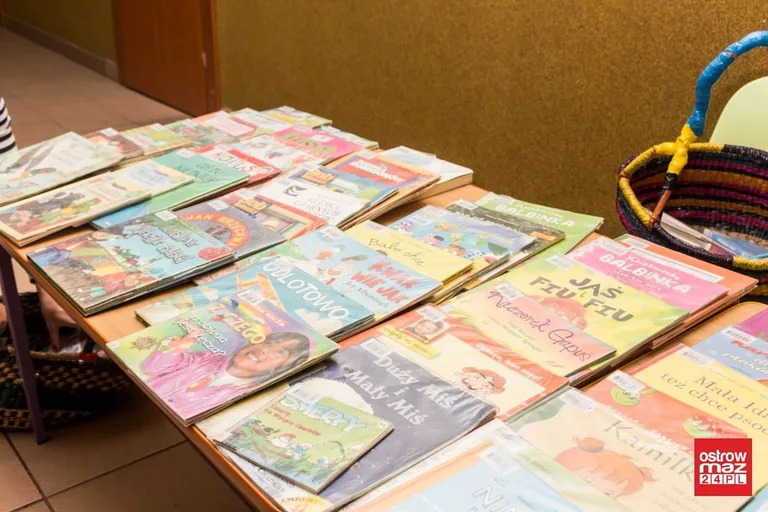 Mobilna biblioteka w oddziale przedszkolnym w "dwójce" (zdjęcia)