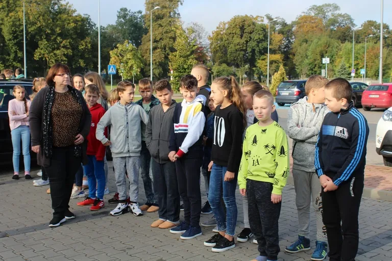 Ewakuacja uczniów z ostrowskiej "jedynki" (zdjęcia)
