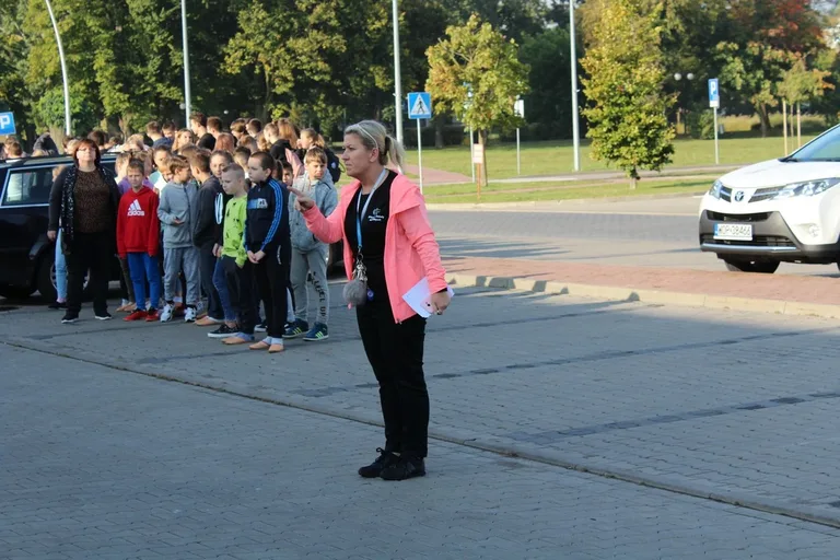 Ewakuacja uczniów z ostrowskiej "jedynki" (zdjęcia)