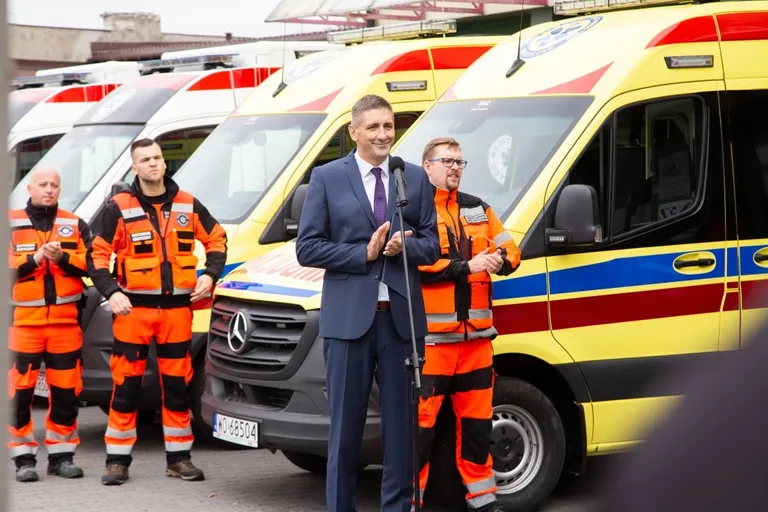 Cztery nowe ambulanse dla Meditransu (zdjęcia)