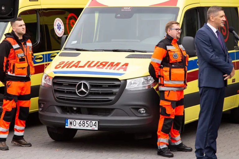 Cztery nowe ambulanse dla Meditransu (zdjęcia)