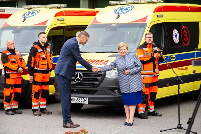 Cztery nowe ambulanse dla Meditransu (zdjęcia)
