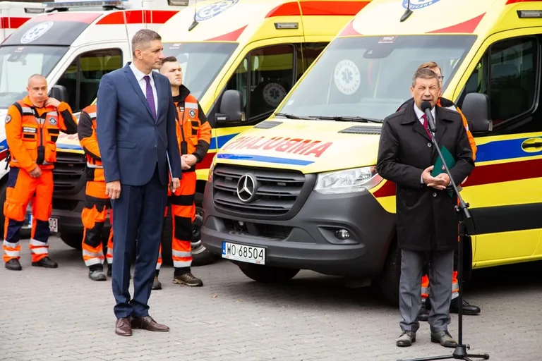 Cztery nowe ambulanse dla Meditransu (zdjęcia)