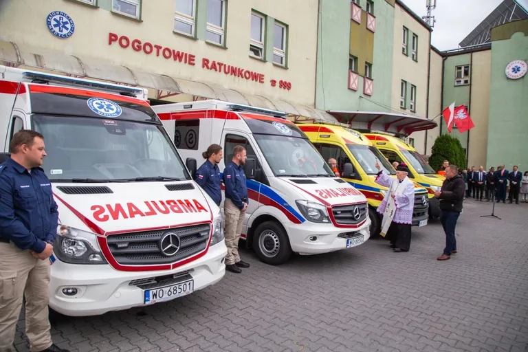 Cztery nowe ambulanse dla Meditransu (zdjęcia)