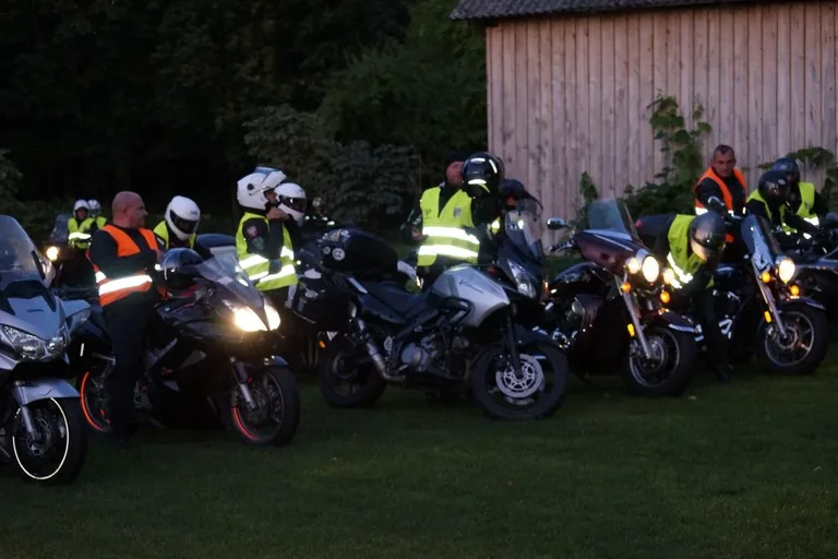 Motocykliści z grupy Stajnia pamiętali o bohaterach (zdjęcia)