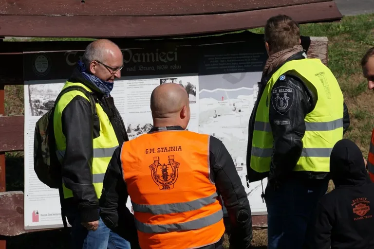 Motocykliści z grupy Stajnia pamiętali o bohaterach (zdjęcia)