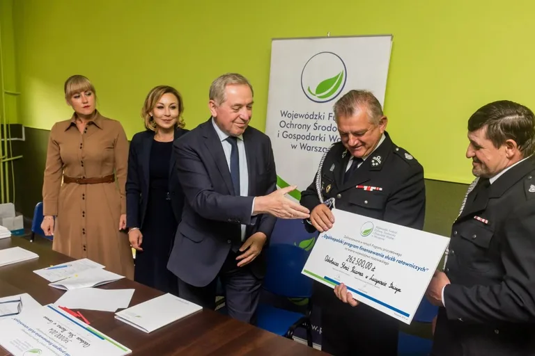 Pieniądze dla strażaków i jednostek ratowniczych z WFOŚiGW (zdjęcia, wideo)