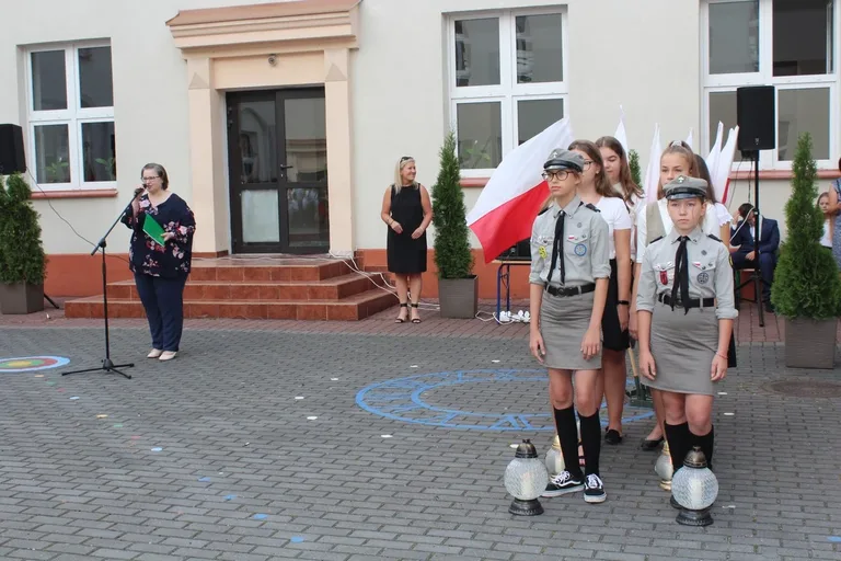 Początek roku szkolnego w "jedynce" (zdjęcia)