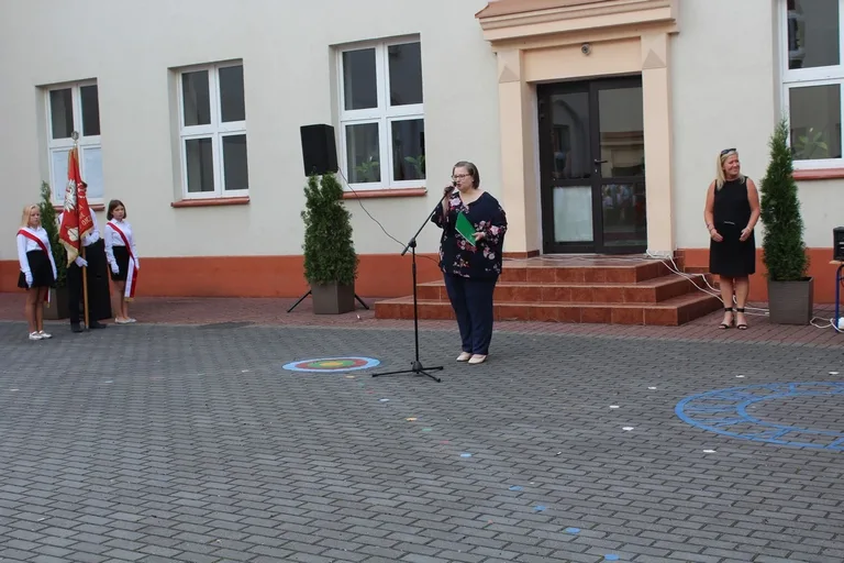Początek roku szkolnego w "jedynce" (zdjęcia)