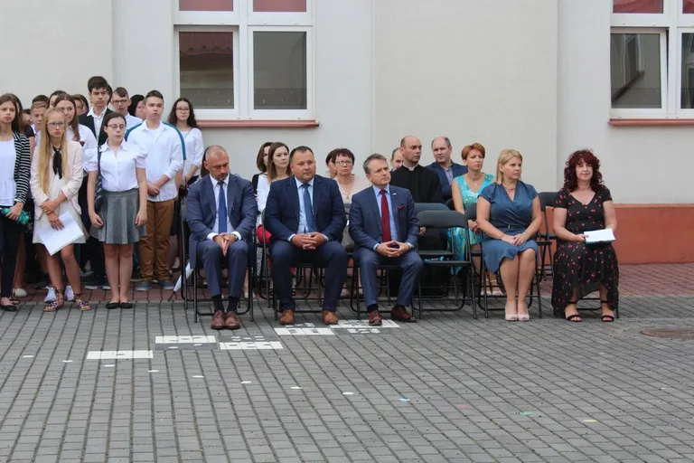 Początek roku szkolnego w "jedynce" (zdjęcia)