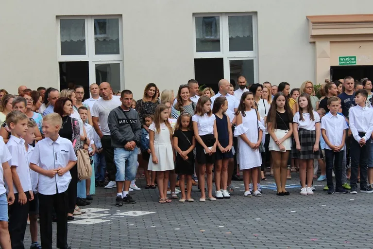 Początek roku szkolnego w "jedynce" (zdjęcia)