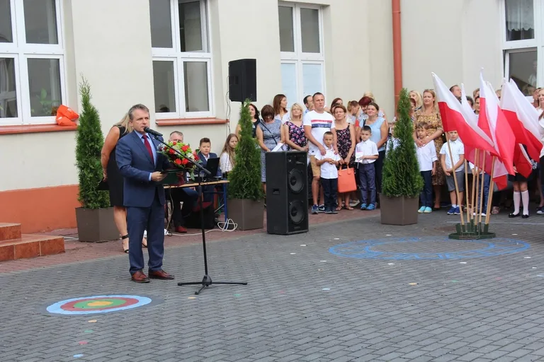 Początek roku szkolnego w "jedynce" (zdjęcia)