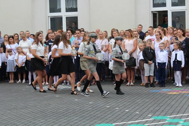 Początek roku szkolnego w "jedynce" (zdjęcia)