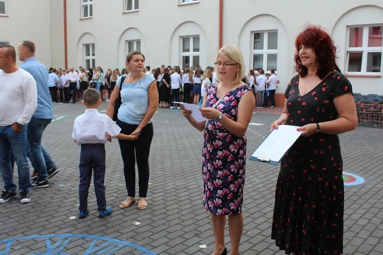 Początek roku szkolnego w "jedynce" (zdjęcia)