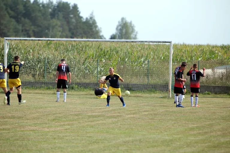 GKS Andrzejewo remisuje na inaugurację B klasy (zdjęcia)