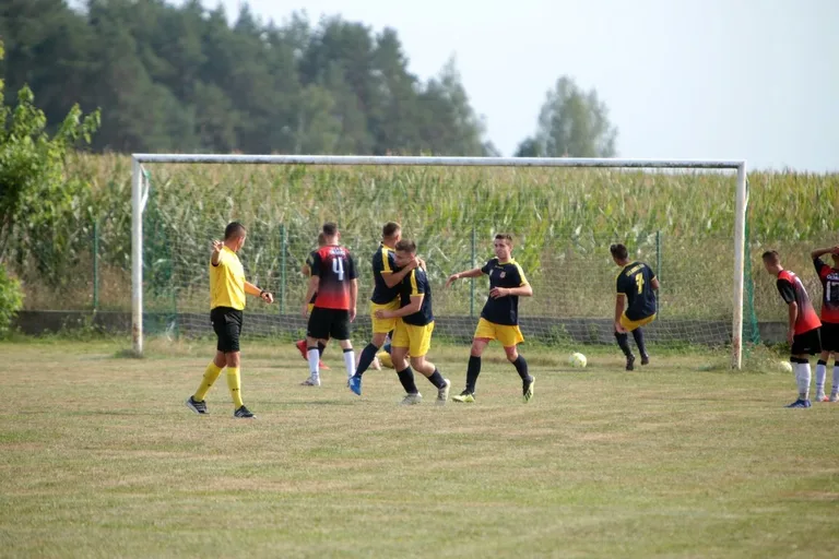 GKS Andrzejewo remisuje na inaugurację B klasy (zdjęcia)