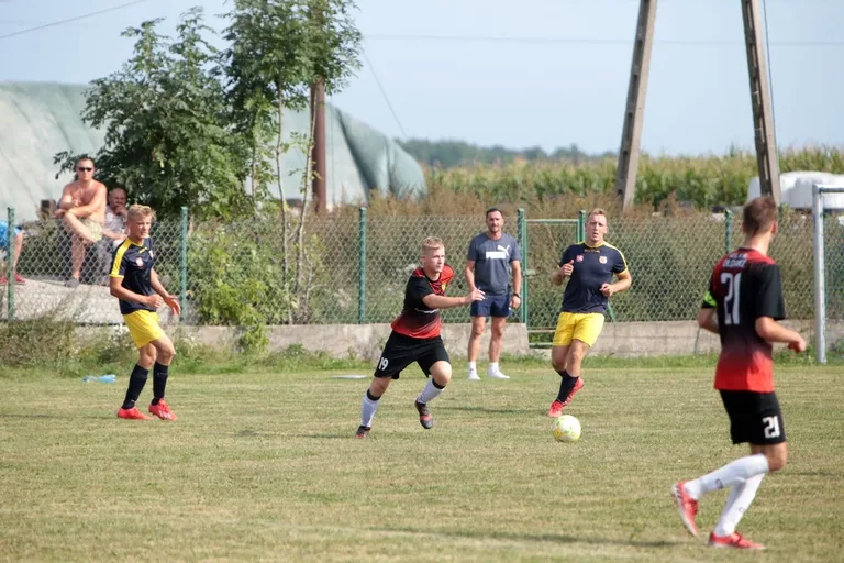 GKS Andrzejewo remisuje na inaugurację B klasy (zdjęcia)