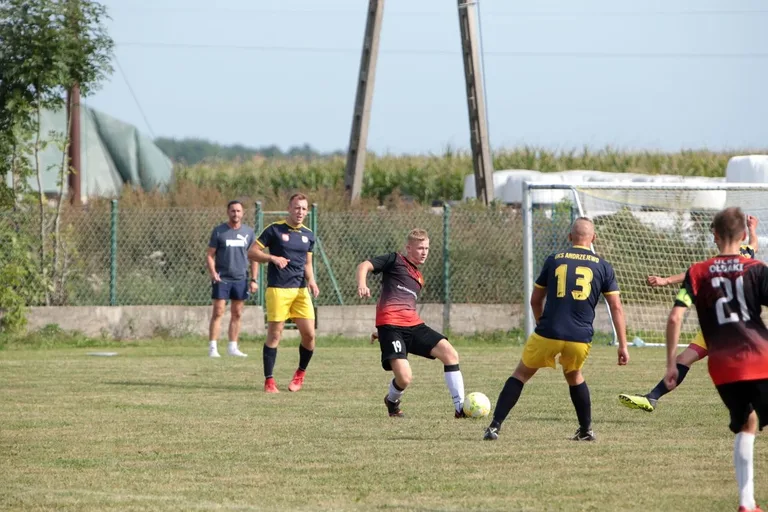 GKS Andrzejewo remisuje na inaugurację B klasy (zdjęcia)