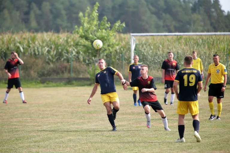 GKS Andrzejewo remisuje na inaugurację B klasy (zdjęcia)