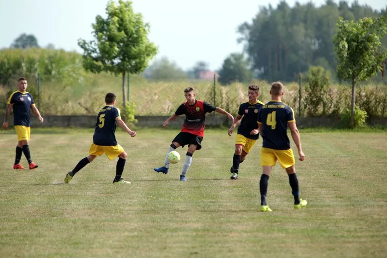 GKS Andrzejewo remisuje na inaugurację B klasy (zdjęcia)