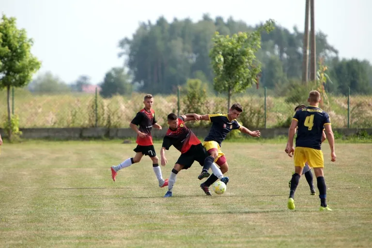 GKS Andrzejewo remisuje na inaugurację B klasy (zdjęcia)